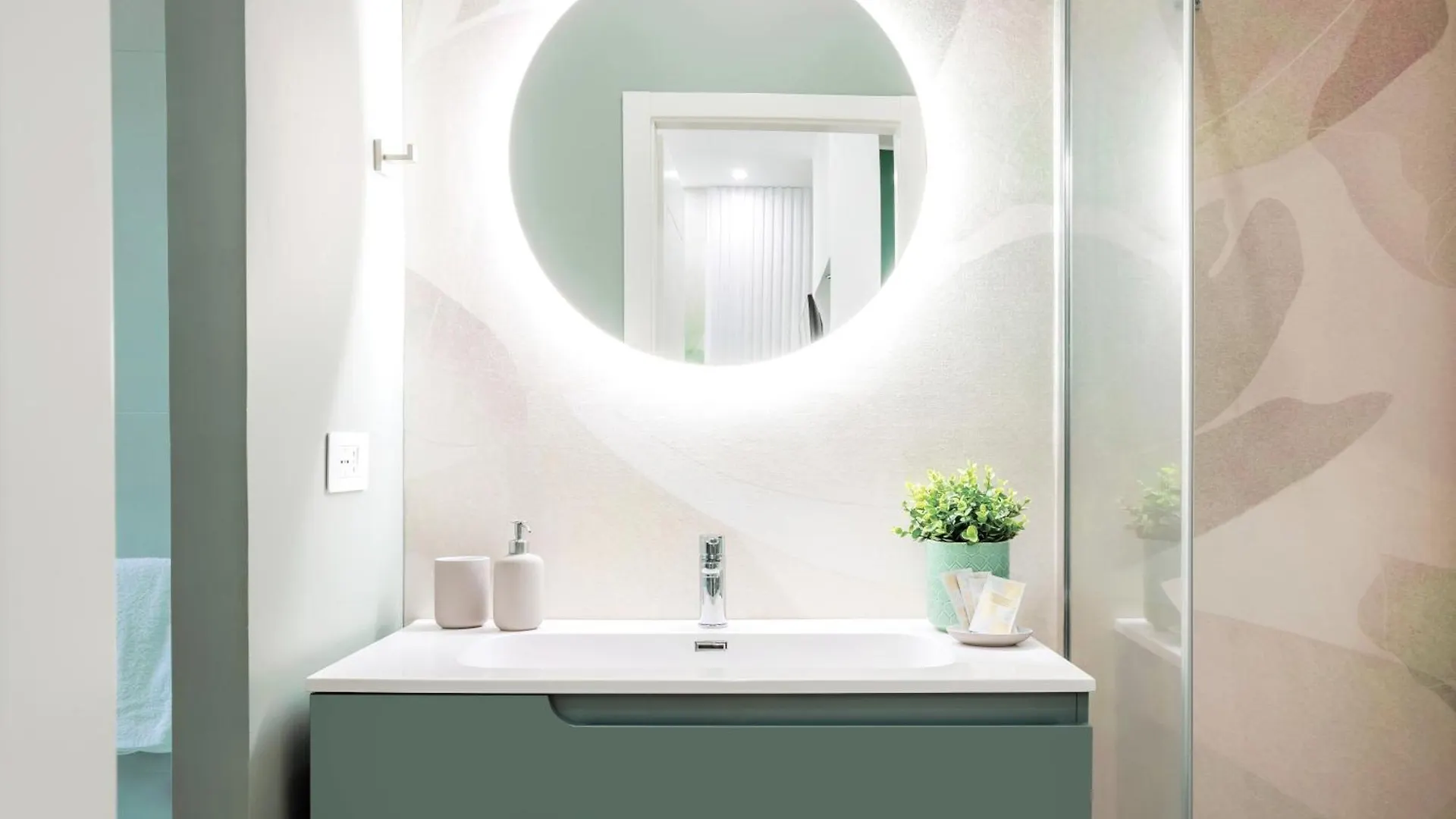 House In Design Duomo-Tortona-Navigli-M4 Apartment Milan 0*,  Italy